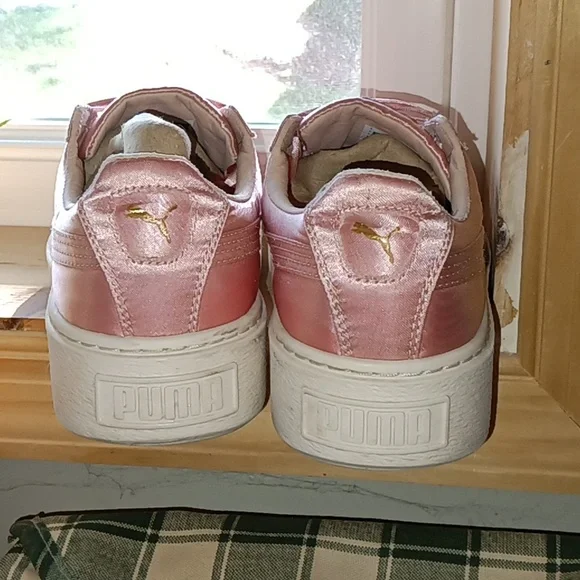 Clean & Ready To Wear PUMA Satin Pink Platform Shoes Sneakers Size 8 - Picture 2 of 6